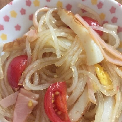 学校の給食の春雨サラダよりめちゃくちゃ美味しい！ってすぐなくなりました^ ^わたしも春雨サラダ大好きなので、次はもっといっぱい作りたいと思います♡